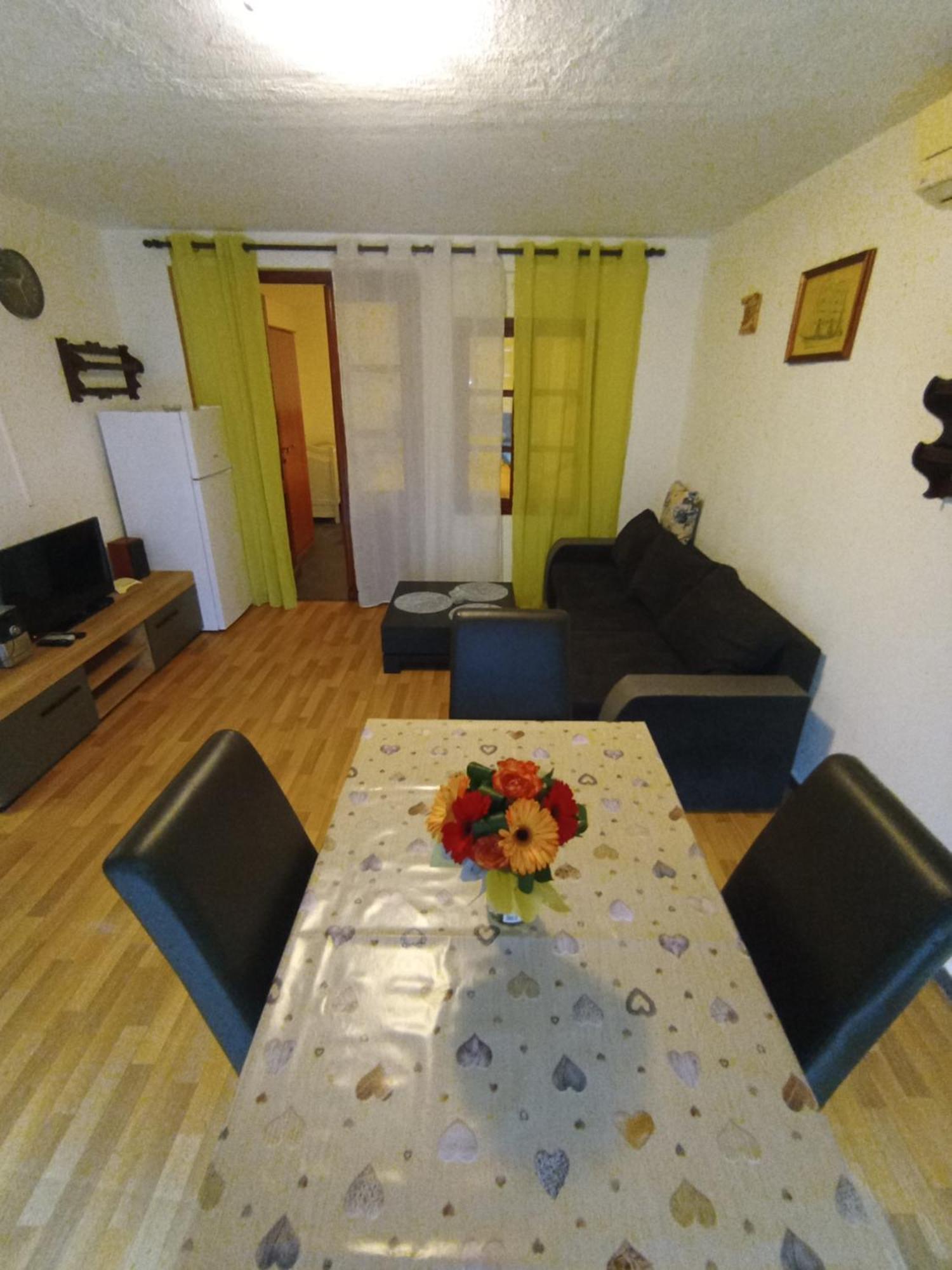 Apartments Villa Marta - Begovic Cattaro Esterno foto